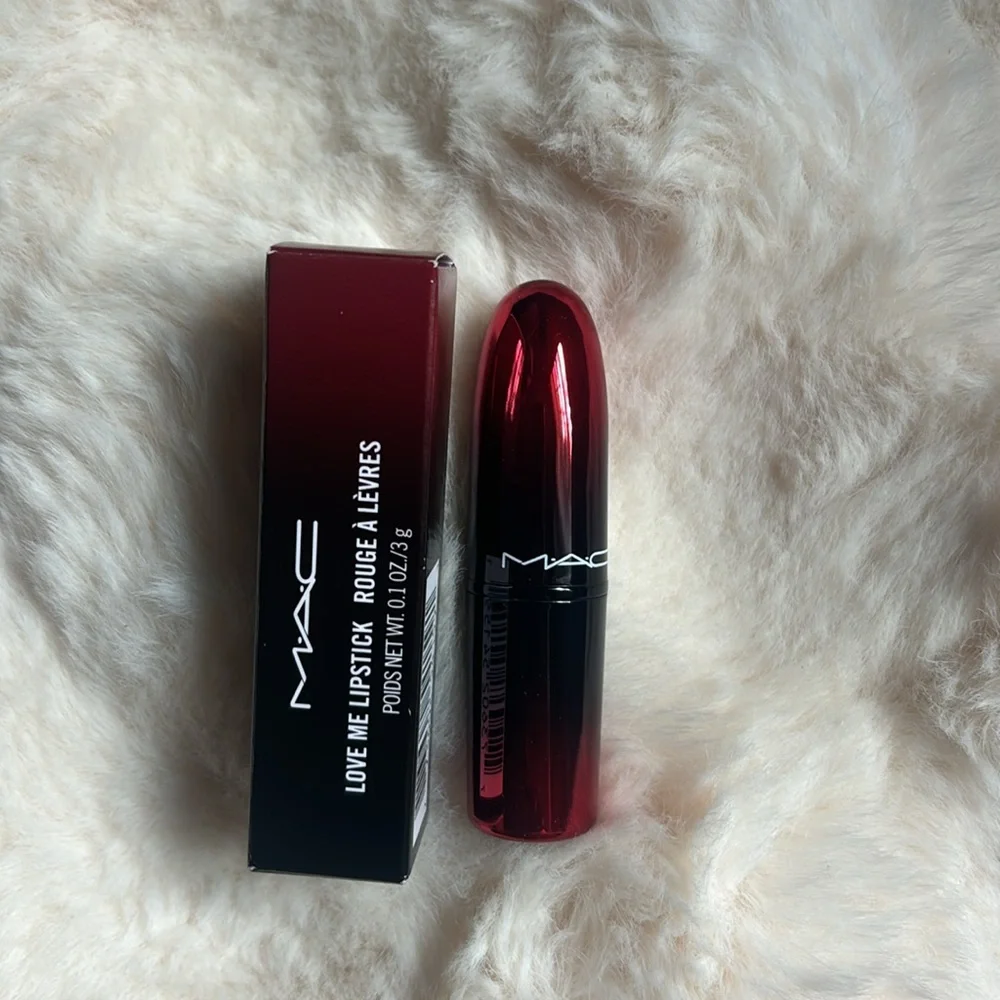 MAC E For Effortless 423 Love Me Lipstick NEW RED